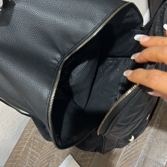 Large backpack call Ted to big pockets on the side with some flaws - Picture 9 of 10